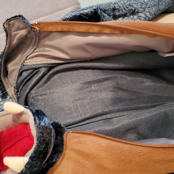 FAO Schwartz 4T Dragon costume. Texture Dark Teal metalic velvety material. - Picture 10 of 10